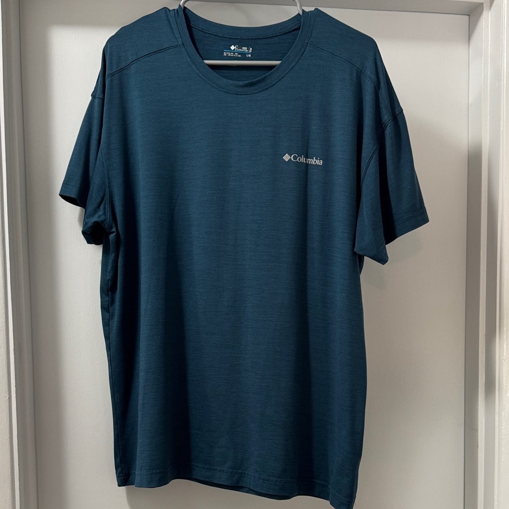 Columbia Men's Dark Blue Short Sleeve Tee